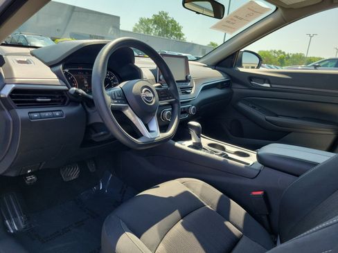 Used 2025 Nissan Altima 2.5 SV FWD image 19