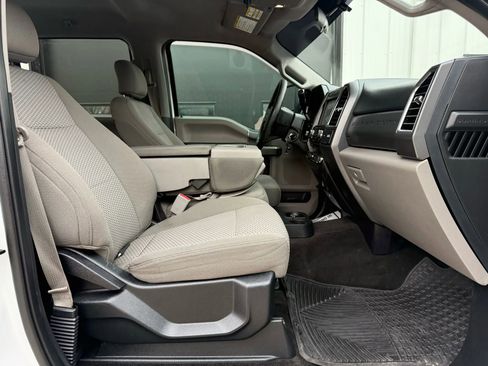 Used 2017 Ford F250 XLT w/ XLT Premium Package image 9