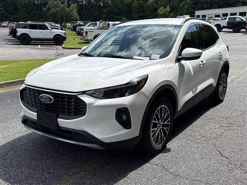 Used 2024 Ford Escape SE image 3