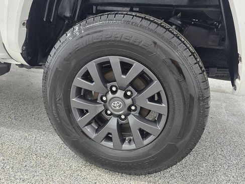 Used 2021 Toyota Tacoma SR5 RWD image 30