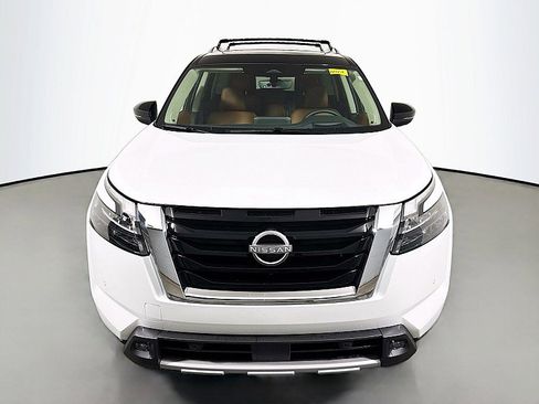 New 2025 Nissan Pathfinder Platinum w/ Cargo Package image 2