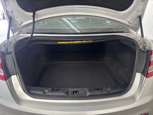 Used 2017 Ford Taurus Limited image 13