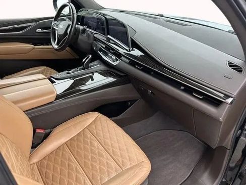 Used 2021 Cadillac Escalade ESV Premium Luxury w/ Heavy-Duty Trailer Package image 14