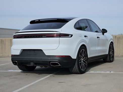 Certified 2024 Porsche Cayenne Coupe image 8