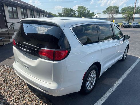Used 2024 Chrysler Voyager LX FWD image 3