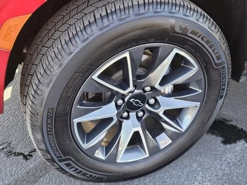 Used 2022 Chevrolet Tahoe Z71 w/ Luxury Package image 9