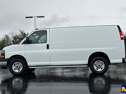 Used 2024 GMC Savana 2500 w/ Driver Convenience Package image 7