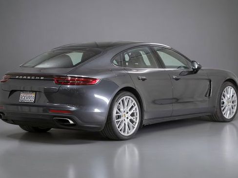 Used 2018 Porsche Panamera image 2