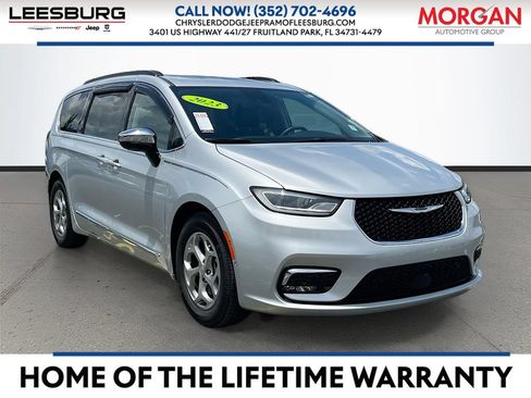 Used 2023 Chrysler Pacifica Limited FWD image 1