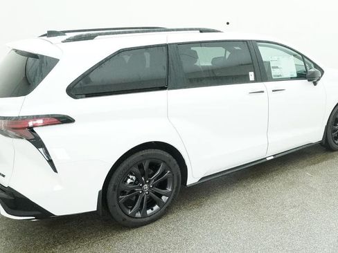 New 2026 Toyota Sienna XSE FWD image 18