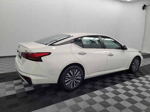Used 2023 Nissan Altima 2.5 SV FWD image 10