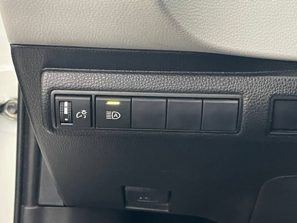 Used 2021 Toyota Corolla LE FWD image 18