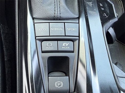 Used 2025 Toyota Camry SE w/ Convenience Package image 21