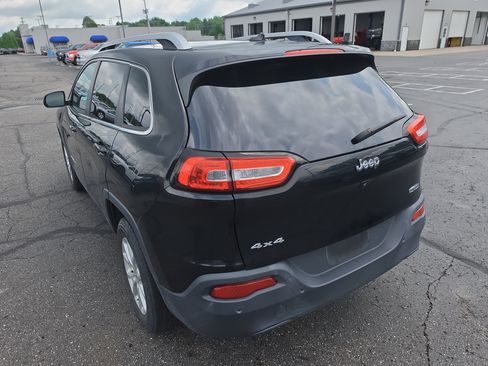 Used 2018 Jeep Cherokee Latitude w/ Safety Group AWD/4WD image 5