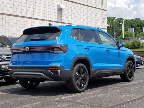 New 2026 Volkswagen Taos SE FWD image 3