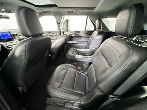 Used 2022 Ford Explorer XLT w/ Equipment Group 202A AWD/4WD image 24