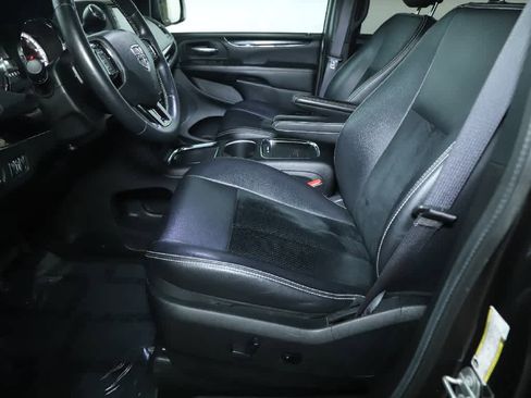 Used 2017 Dodge Grand Caravan SXT w/ Driver Convenience Group image 20