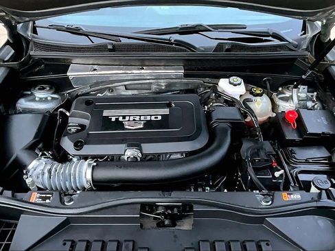 Used 2024 Cadillac XT4 Premium Luxury image 9