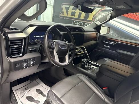 Used 2023 GMC Sierra 1500 Denali w/ Technology Package AWD/4WD image 7