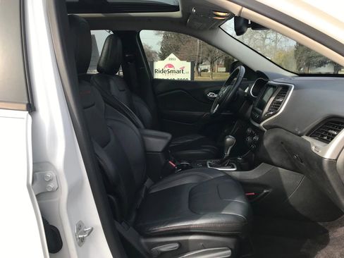 Used 2016 Jeep Cherokee Trailhawk w/ Comfort/Convenience Group image 51