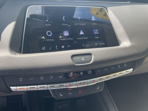 Used 2023 Cadillac XT4 Luxury w/ Cold Weather Package FWD image 20