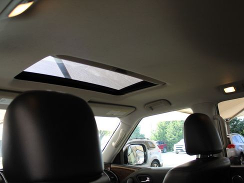 Used 2018 Nissan Armada SL w/ Moonroof Package image 16