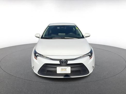 Used 2025 Toyota Corolla LE image 4