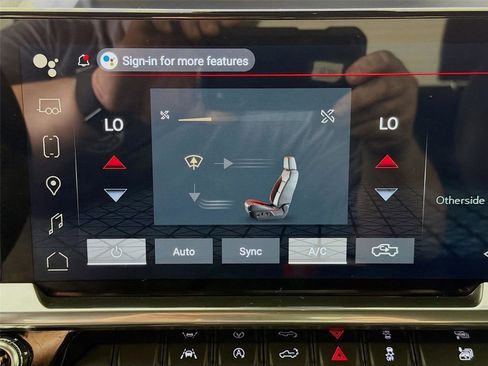 Used 2025 GMC Sierra 1500 Elevation image 17