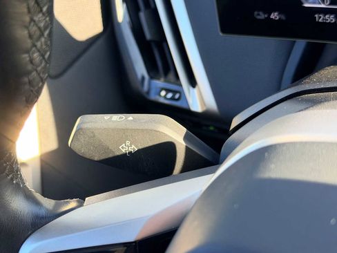 Used 2023 BMW iX xDrive50 w/ Sport Package image 27