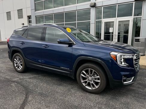 Used 2023 GMC Terrain SLT AWD/4WD image 4
