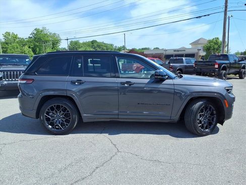 Used 2025 Jeep Grand Cherokee Summit w/ Obsidian Package AWD/4WD image 3