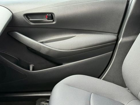 Used 2022 Toyota Corolla LE image 12