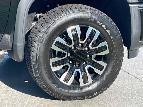 New 2026 GMC Sierra 3500 Denali Ultimate w/ LPO, Black Badging Package image 18