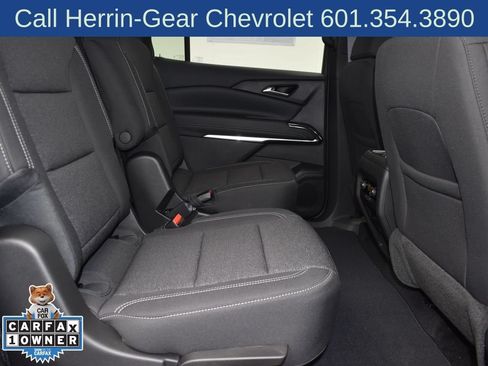 Used 2025 Chevrolet Traverse LT FWD image 22