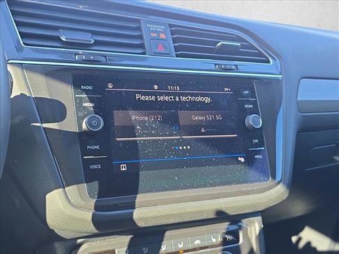 Used 2021 Volkswagen Tiguan SE image 11