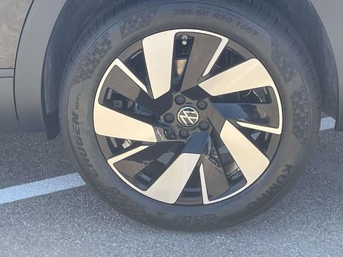 New 2026 Volkswagen Atlas Cross Sport SE FWD image 7