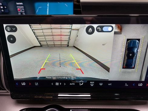 Used 2025 Ford Expedition Active image 23