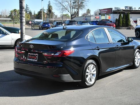 Used 2025 Toyota Camry LE image 8
