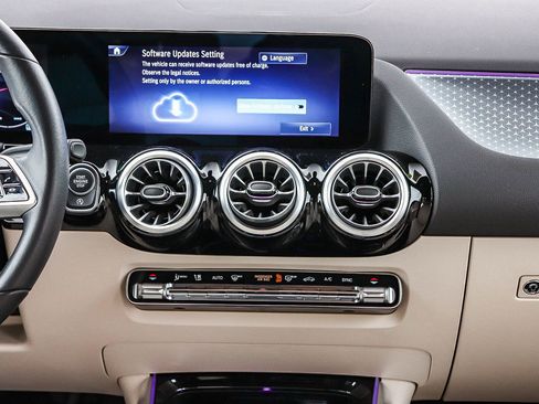 Certified 2025 Mercedes-Benz GLA 250 image 15