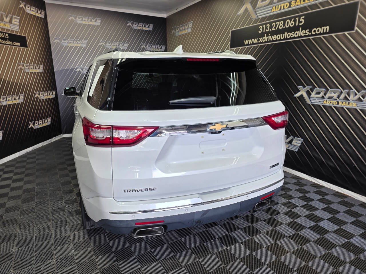 Used 2018 Chevrolet Traverse Premier w/ Driver Confidence II Package FWD image 12