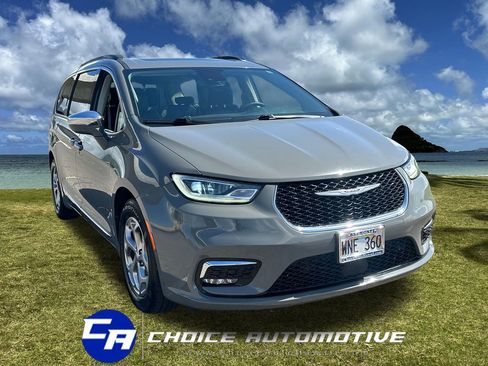 Used 2022 Chrysler Pacifica Limited image 10