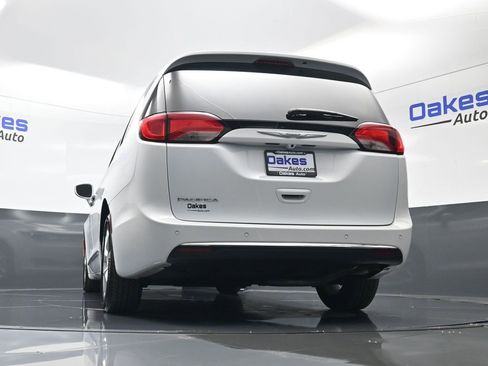 Used 2020 Chrysler Pacifica Touring-L Plus w/ Tire & Wheel Group image 46