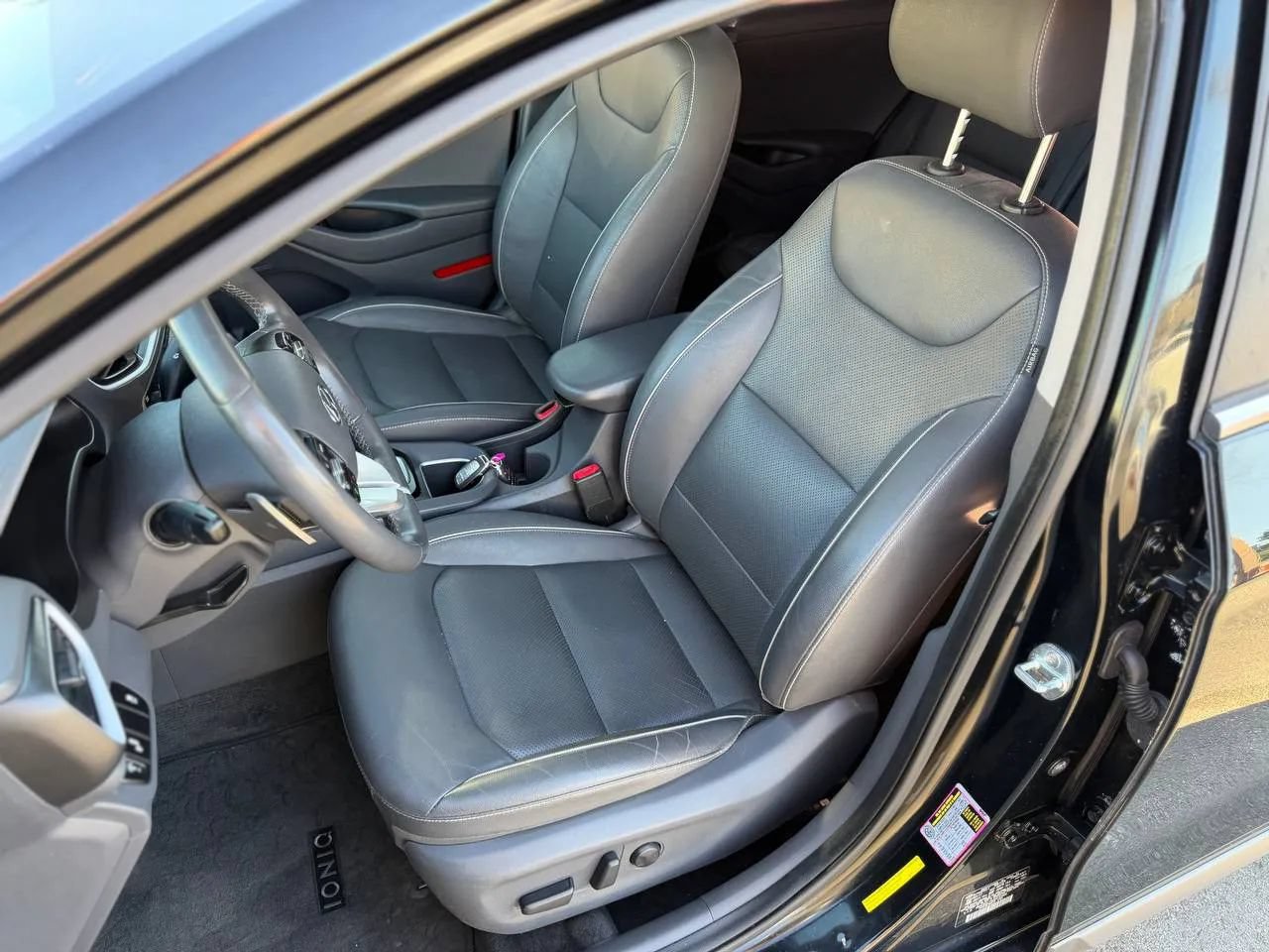 Used 2018 Hyundai Ioniq Limited FWD image 22