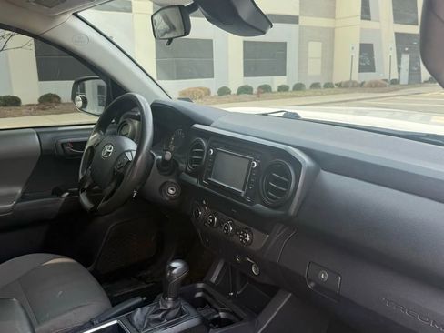 Used 2019 Toyota Tacoma SR w/ SX Package image 12