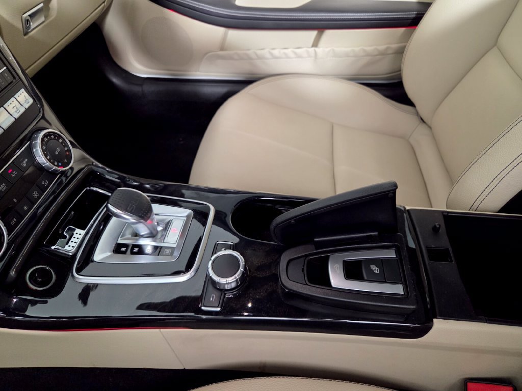 Used 2020 Mercedes-Benz SLC 300 image 23