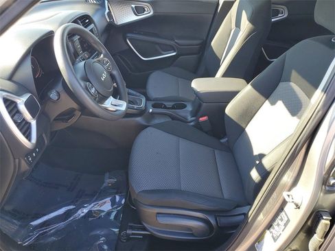 Used 2024 Kia Soul LX w/ Option Group 015 image 5