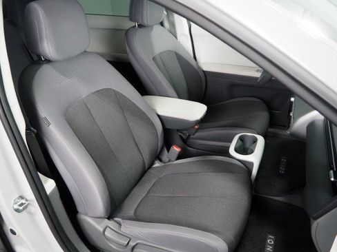 Used 2024 Hyundai Ioniq 5 SEL RWD image 2