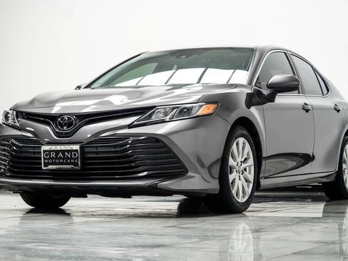 Used 2020 Toyota Camry LE FWD image 8
