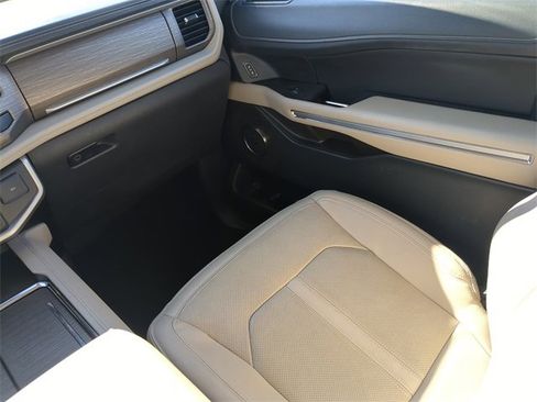 Used 2023 Ford Expedition Max Limited image 19