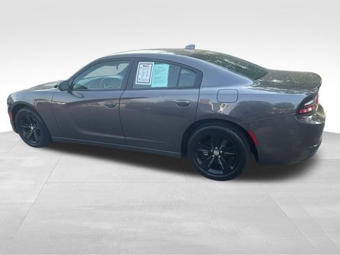 Used 2017 Dodge Charger SXT RWD image 8